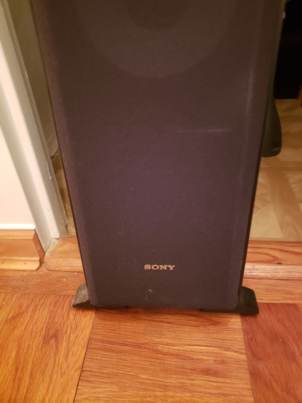Sony SS -F700P.Magnetically Shielded Type. Black Tower Speaker with Gold Logo